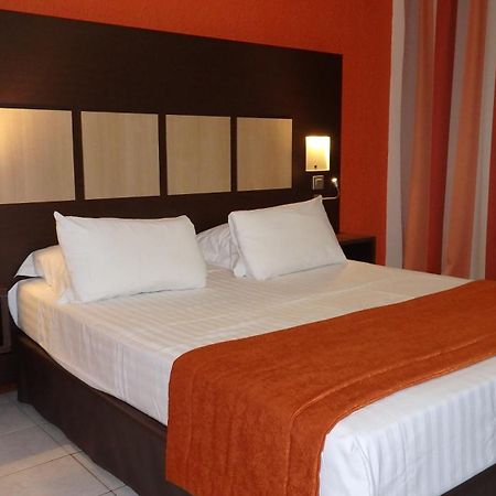 Central Hotel Кайен Екстериор снимка