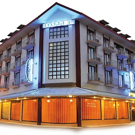 Central Hotel Кайен Екстериор снимка