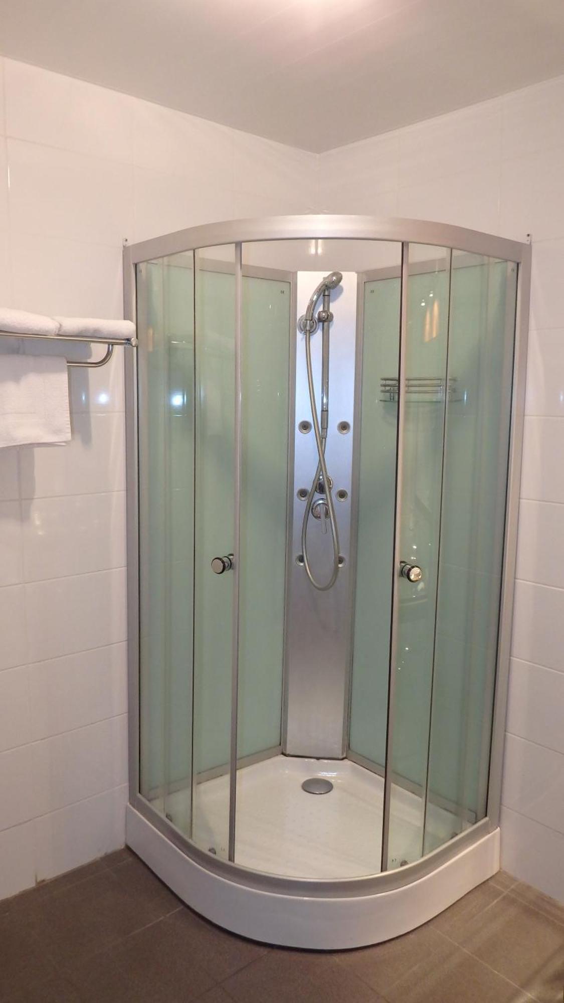 Central Hotel Кайен Екстериор снимка