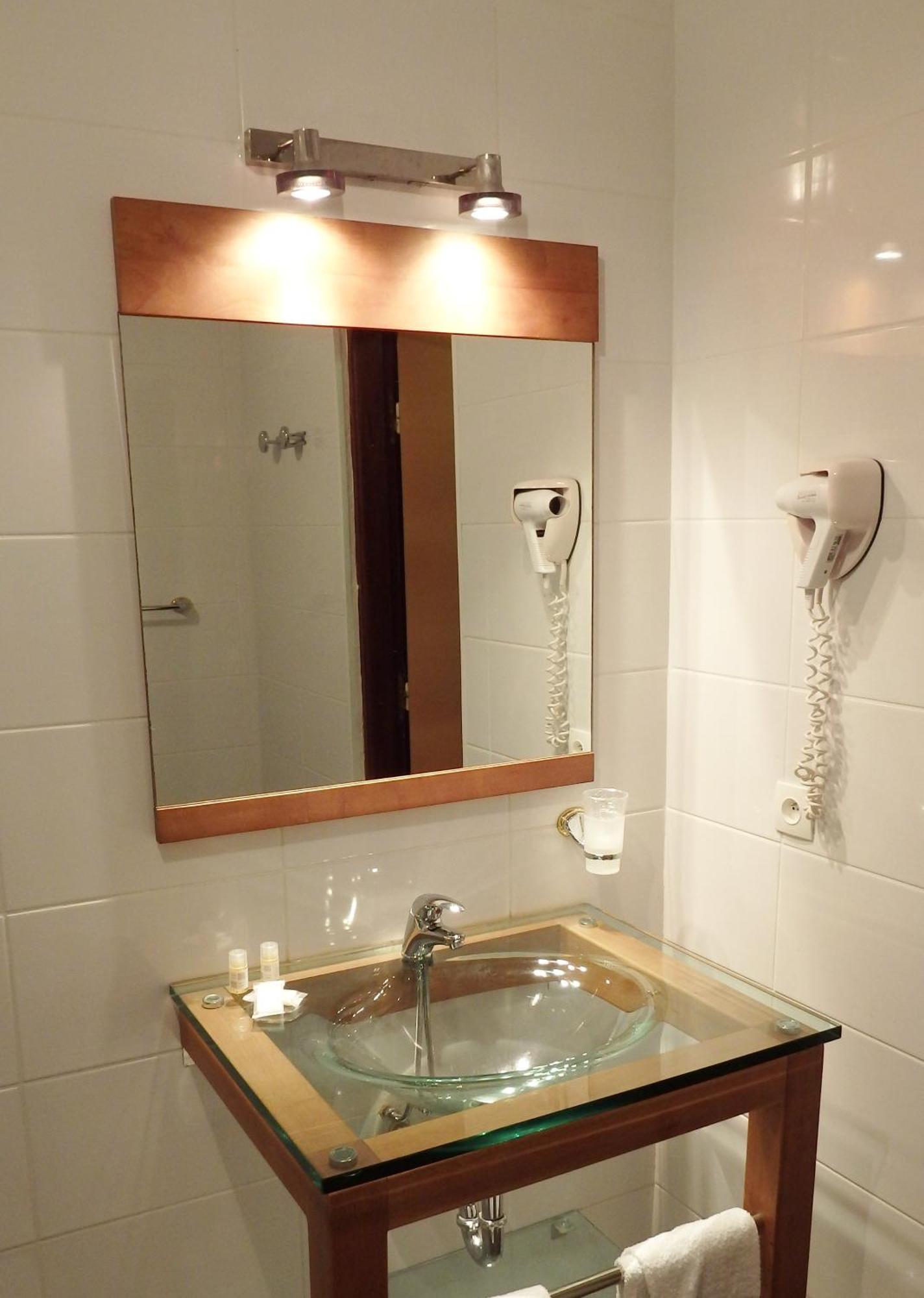 Central Hotel Кайен Екстериор снимка