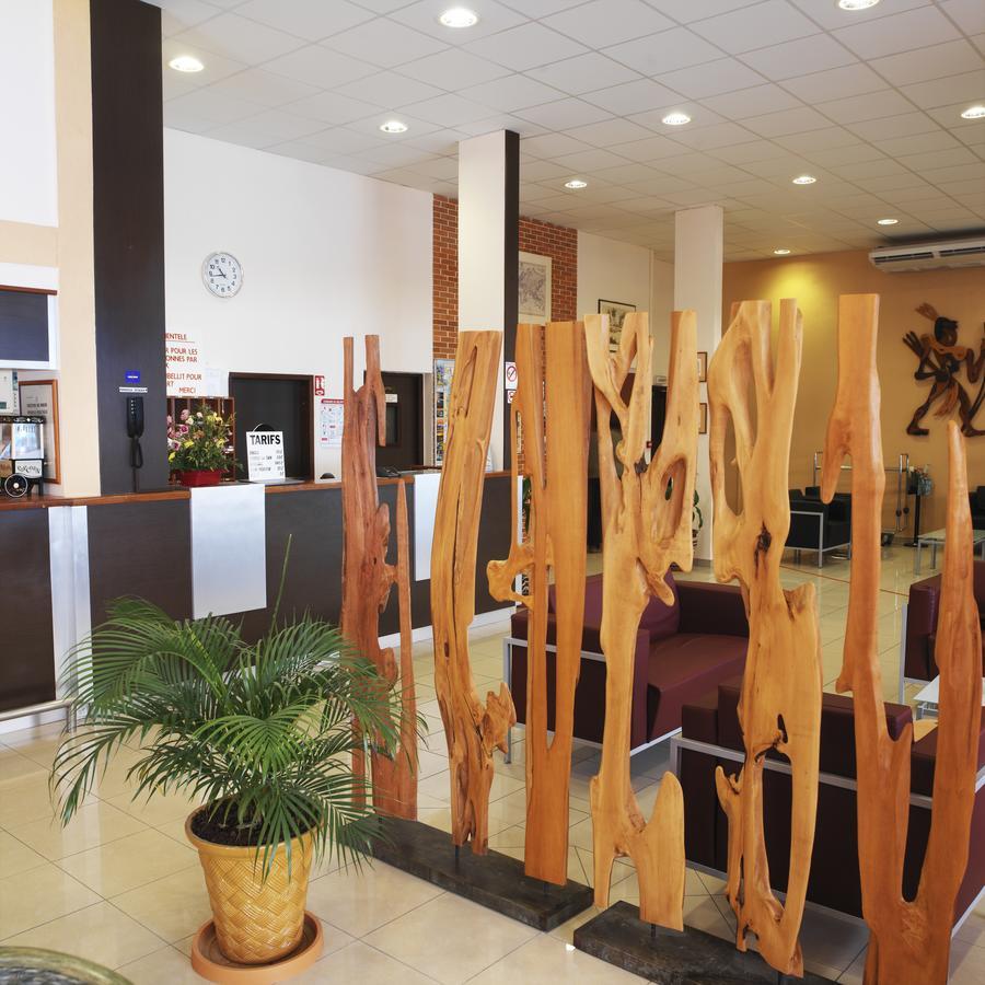 Central Hotel Кайен Екстериор снимка