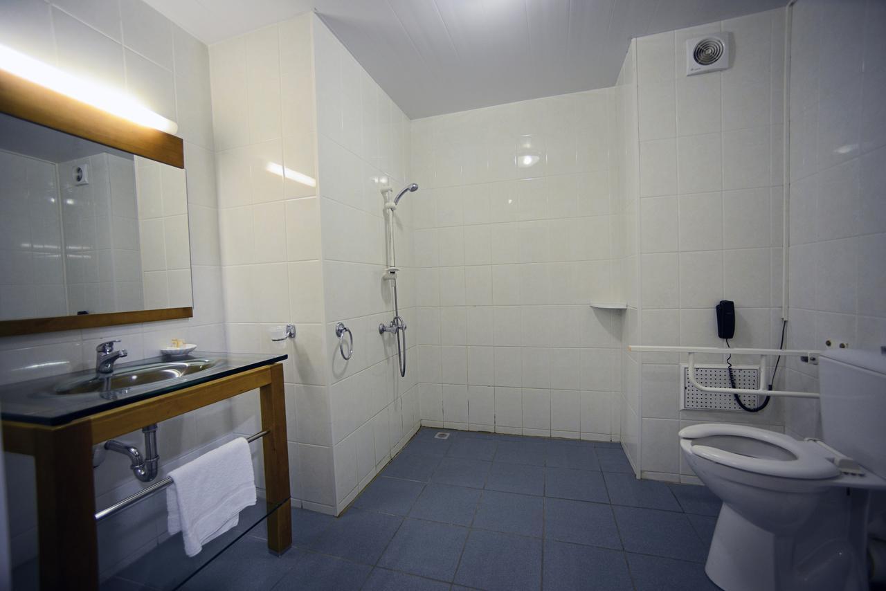 Central Hotel Кайен Екстериор снимка