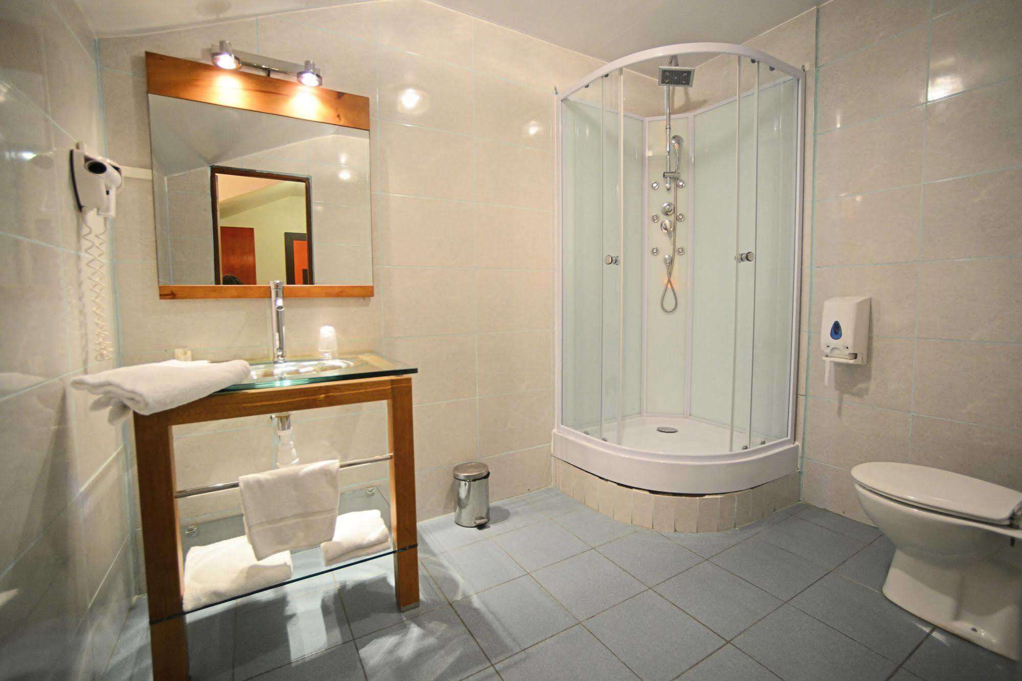 Central Hotel Кайен Екстериор снимка